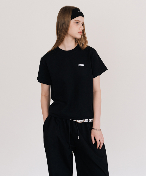 INJIACTIVE(インジアクティブ)の「スモールロゴTシャツ ブラック(Tシャツ/カットソー・レディース・その他・ONE SIZE)」の2枚目の写真