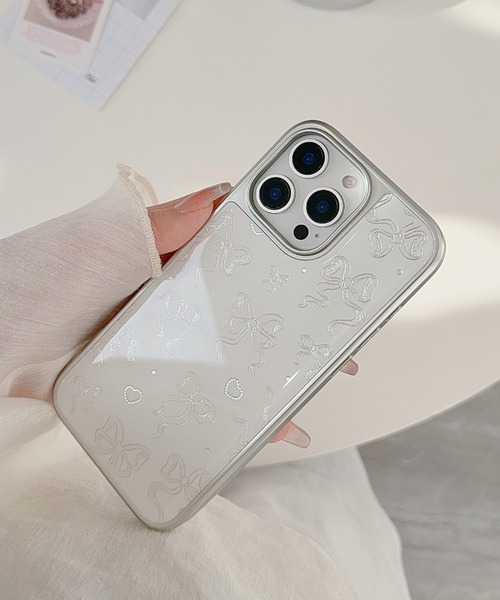 Vini(ヴィニ)の「きらめき シルバー リボン iPhone ケース 13/14.15.16.16Pro(スマホケース/カバー・レディース・ホワイト×シルバー・iPhone 16 Pro/iPhone 16/iPhone 15/iPhone 13/14/iPhone 17 Pro/iPhone 17)」の9枚目の写真