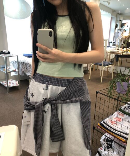 ITZAVIBE（イッザバイブ）の「CHECK BANDING BERMUDA PANTS - LIGHT GRAY（その他パンツ・レディース・その他・ONE SIZE）」の2枚目の写真