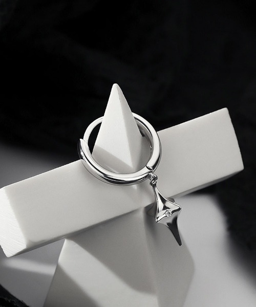 MASHIRO(マシロ)の「【MASHIRO】スターダストモチーフドロップリングペアピアス ユニセックス(MA/EKW135)(ピアス(両耳用)・メンズ・シルバー・FREE)」の2枚目の写真