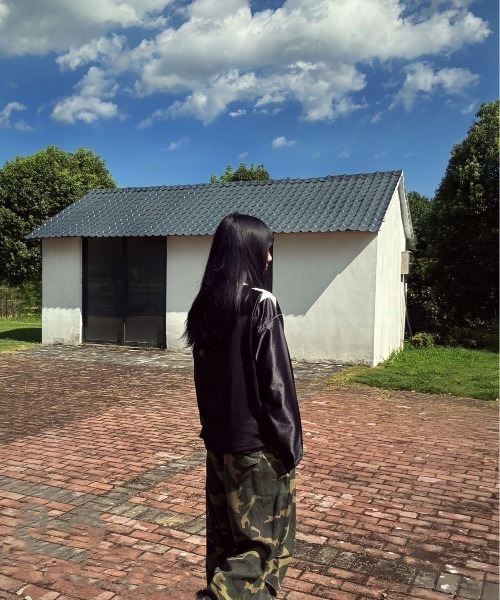 ViViDAY(ビビデー)の「フロントレオパードリボン柄&英字ロゴ ビッグシルエット 透けロンT(Tシャツ/カットソー・レディース・ブラック/ホワイト・M)」の13枚目の写真