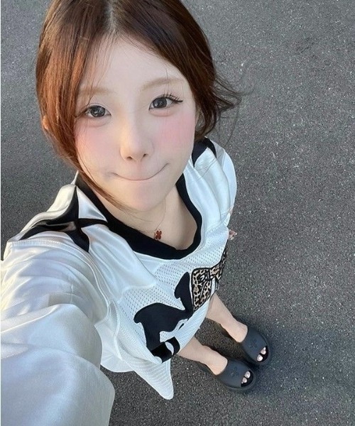 ViViDAY(ビビデー)の「フロントレオパードリボン柄&英字ロゴ ビッグシルエット 透けロンT(Tシャツ/カットソー・レディース・ブラック/ホワイト・M)」の6枚目の写真