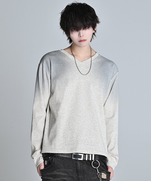 ADRER（アドラー）の「Stretch Rib V-Neck Long Tee / ストレッチ リブ Vネック ロング ティー（Tシャツ/カットソー・メンズ・グレー/ブラック・L/M/S/XS）」の2枚目の写真