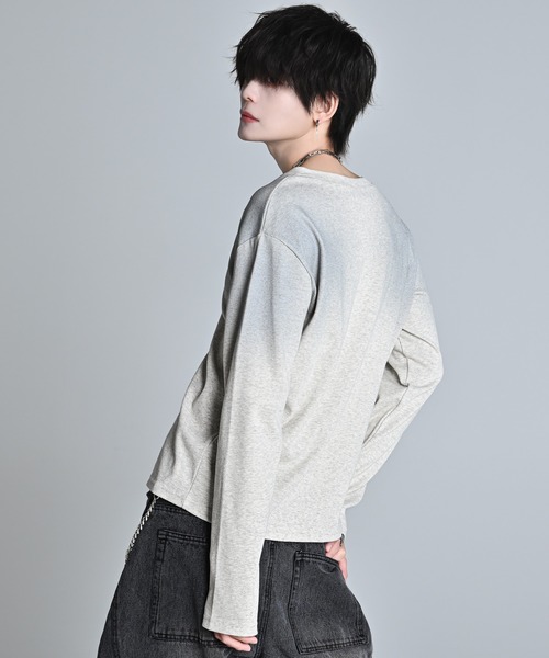 ADRER（アドラー）の「Stretch Rib V-Neck Long Tee / ストレッチ リブ Vネック ロング ティー（Tシャツ/カットソー・メンズ・グレー/ブラック・L/M/S/XS）」の13枚目の写真