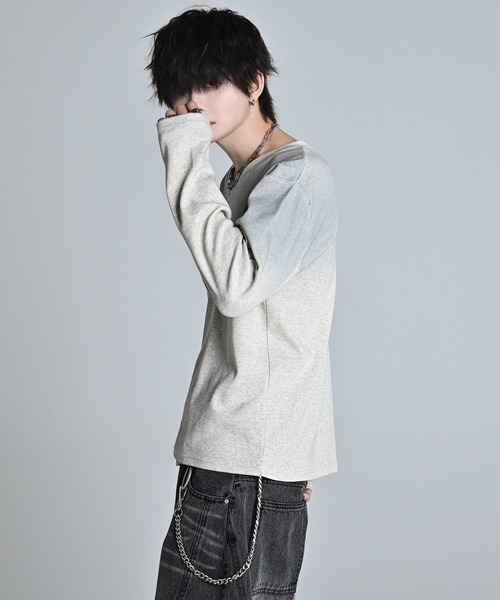 ADRER（アドラー）の「Stretch Rib V-Neck Long Tee / ストレッチ リブ Vネック ロング ティー（Tシャツ/カットソー・メンズ・グレー/ブラック・L/M/S/XS）」の12枚目の写真