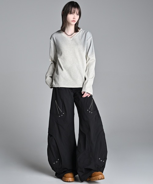 ADRER（アドラー）の「Stretch Rib V-Neck Long Tee / ストレッチ リブ Vネック ロング ティー（Tシャツ/カットソー・メンズ・グレー/ブラック・L/M/S/XS）」の16枚目の写真