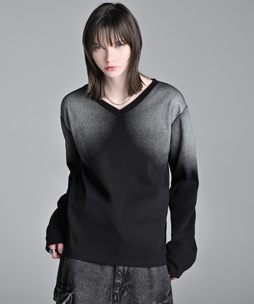 ADRER（アドラー）の「Stretch Rib V-Neck Long Tee / ストレッチ リブ Vネック ロング ティー（Tシャツ/カットソー・メンズ・グレー/ブラック・L/M/S/XS）」の3枚目の写真