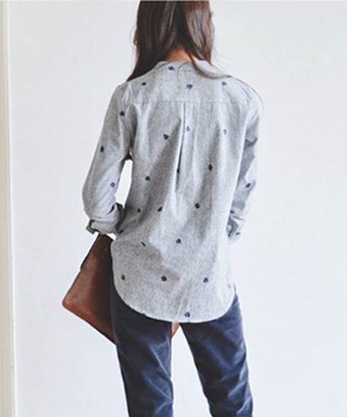 Flugge(フラッジー)の「ノーカラーストライプ刺繍シャツ(シャツ/ブラウス・レディース・グレー・MEDIUM/LARGE)」の7枚目の写真