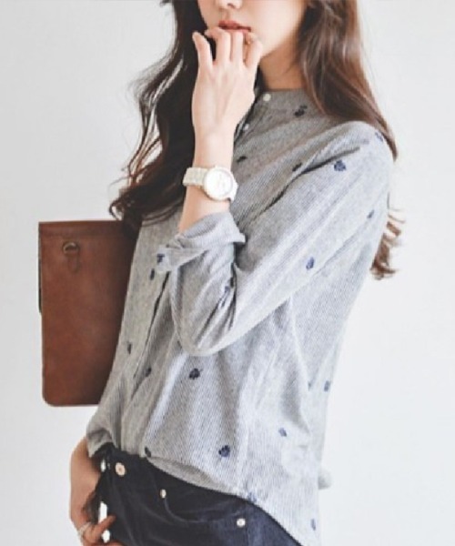 Flugge(フラッジー)の「ノーカラーストライプ刺繍シャツ(シャツ/ブラウス・レディース・グレー・MEDIUM/LARGE)」の8枚目の写真