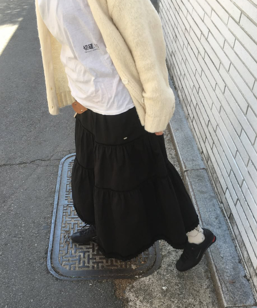 DEARSTALKER（ディアストーカー）の「ESTE SHIRRING TIERED MAXI SKIRT - BLACK（スカート・レディース・その他・FREE）」の6枚目の写真
