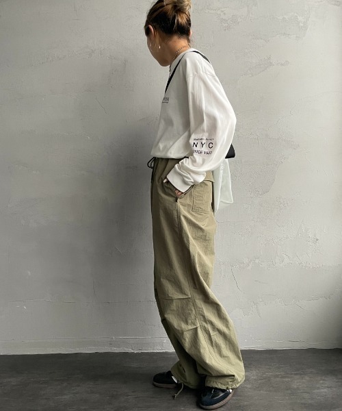 Manhattan Portage（マンハッタンポーテージ）の「[MANHATTAN PORTAGE/マンハッタンポーテージ] ワンポイント スカイラインロゴ  ロングスリーブTシャツ（Tシャツ/カットソー・レディース・ホワイト/ブラック/グレー・M/L/XL）」の10枚目の写真