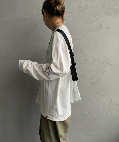 Manhattan Portage（マンハッタンポーテージ）の「[MANHATTAN PORTAGE/マンハッタンポーテージ] ワンポイント スカイラインロゴ  ロングスリーブTシャツ（Tシャツ/カットソー・レディース・ホワイト/ブラック/グレー・M/L/XL）」の6枚目の写真