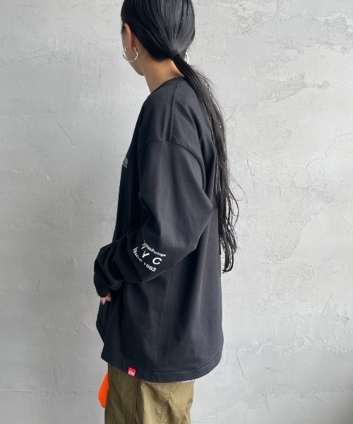 Manhattan Portage（マンハッタンポーテージ）の「[MANHATTAN PORTAGE/マンハッタンポーテージ] ワンポイント スカイラインロゴ  ロングスリーブTシャツ（Tシャツ/カットソー・レディース・ホワイト/ブラック/グレー・M/L/XL）」の22枚目の写真