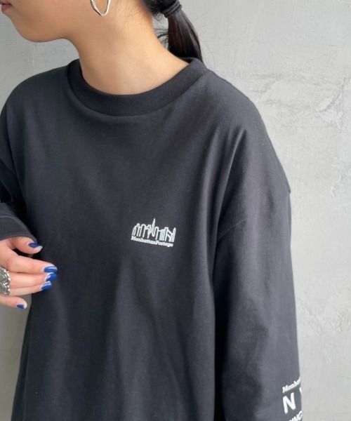 Manhattan Portage（マンハッタンポーテージ）の「[MANHATTAN PORTAGE/マンハッタンポーテージ] ワンポイント スカイラインロゴ  ロングスリーブTシャツ（Tシャツ/カットソー・レディース・ホワイト/ブラック/グレー・M/L/XL）」の20枚目の写真
