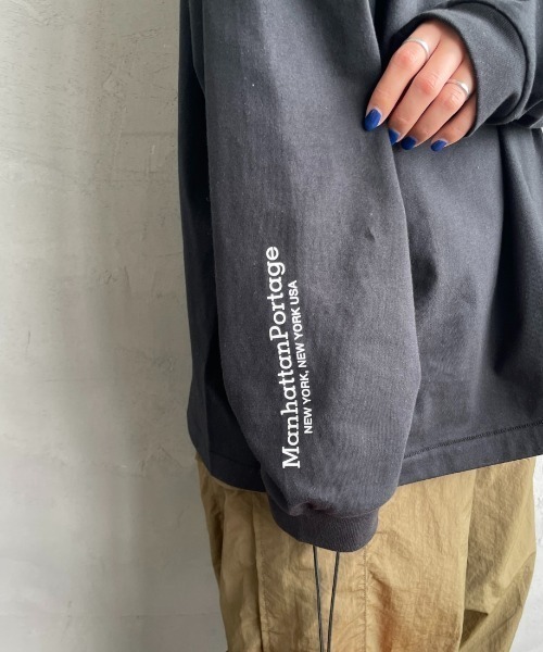 Manhattan Portage（マンハッタンポーテージ）の「[MANHATTAN PORTAGE/マンハッタンポーテージ] ワンポイント スカイラインロゴ  ロングスリーブTシャツ（Tシャツ/カットソー・レディース・ホワイト/ブラック/グレー・M/L/XL）」の18枚目の写真