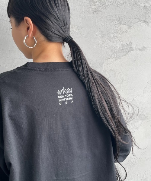 Manhattan Portage（マンハッタンポーテージ）の「[MANHATTAN PORTAGE/マンハッタンポーテージ] ワンポイント スカイラインロゴ  ロングスリーブTシャツ（Tシャツ/カットソー・レディース・ホワイト/ブラック/グレー・M/L/XL）」の17枚目の写真
