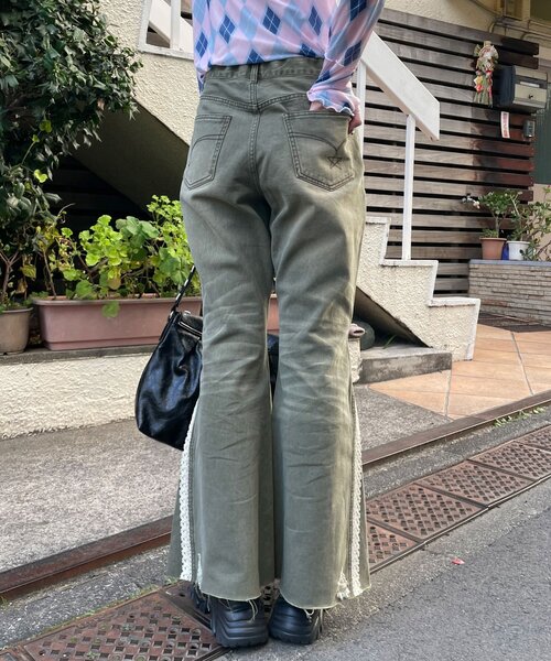 CIAOPANIC（チャオパニック）の「レースダーツフレアデニムパンツ（デニムパンツ・レディース・カーキ/ブルー/ピンク・MEDIUM/SMALL）」の8枚目の写真
