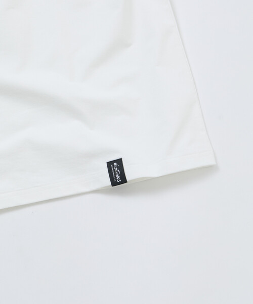 FREAK'S STORE(フリークスストア)の「限定展開WILD THINGS×FREAK'S STORE ワイルドシングス 別注 ワンポイント ヘンリーネック Tシャツ(Tシャツ/カットソー・メンズ・ブラック/グレイッシュベージュ/スミクロ/ホワイト・LARGE/MEDIUM/SMALL)」の9枚目の写真