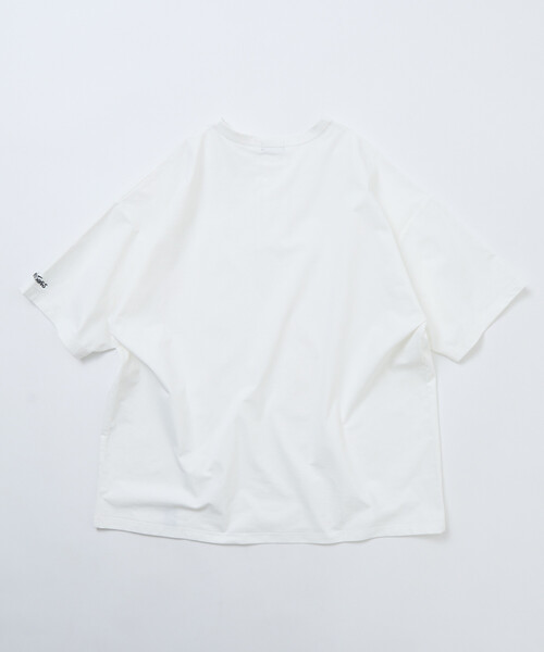 FREAK'S STORE(フリークスストア)の「限定展開WILD THINGS×FREAK'S STORE ワイルドシングス 別注 ワンポイント ヘンリーネック Tシャツ(Tシャツ/カットソー・メンズ・ブラック/グレイッシュベージュ/スミクロ/ホワイト・LARGE/MEDIUM/SMALL)」の11枚目の写真