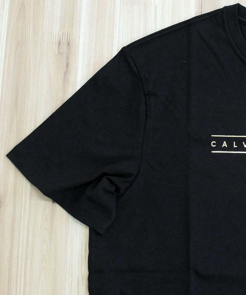 Calvin Klein(カルバン・クライン)の「CKJ ゴールドストライプ グラフィックTシャツ SS 30S CKJ GOLD STRIPE GRAPHIC TEE(Tシャツ/カットソー・メンズ・ホワイト/ブラック・XL/L/M)」の12枚目の写真