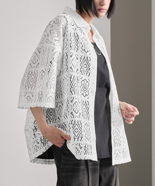 cussil(クシル)の「【cussil/クシル】 ルーズシルエットクロシェレースレギュラーカラー半袖シャツ(シャツ/ブラウス・メンズ・ホワイト/ブラック・L/M/S)」の7枚目の写真