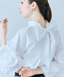 Audie a Muses（オーディアミューズ）の「スパイラルフリルスリーブブラウス（シャツ/ブラウス）」