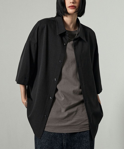 Alfred Alex(アルフレッドアレックス)の「【Alfred Alex】Dry-Touch Oversized Shirt / ドライポリツイル オーバーサイズ 半袖レギュラーカラーシャツ【セットアップ対応】(シャツ/ブラウス・メンズ・ネイビー系/グレー/スモークグレー/ライトグレー/ブラック系/スミクロ・S/M/L)」の16枚目の写真