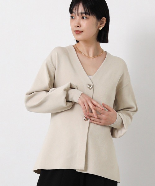 Gready Brilliant(グレディブリリアン)の「ペプラムGOLD釦Vネックカーデ(カーディガン/ボレロ・レディース・グレイッシュベージュ/ピンク・FREE)」の1枚目の写真