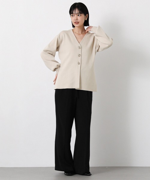 Gready Brilliant(グレディブリリアン)の「ペプラムGOLD釦Vネックカーデ(カーディガン/ボレロ・レディース・グレイッシュベージュ/ピンク・FREE)」の3枚目の写真