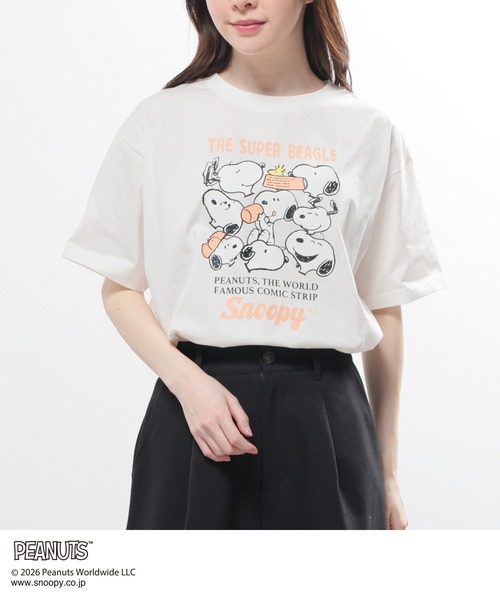Honeys(ハニーズ)の「スヌーピー/Tシャツ(Tシャツ/カットソー・キッズ・オートミール/スミクロ/モカ/ピンク/オフホワイト・150cm/L/LL/M/S)」の2枚目の写真