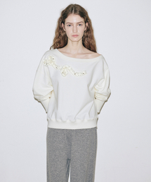SINOON（シヌーン）の「Off Shoulder Frill Sweatshirt (Ivory)（スウェット）」