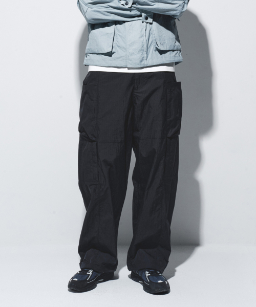 KALAPATTHAR(カラパタール)の「EASY WIDE NYLON RIPSTOP PANTS - BLACK(その他パンツ・メンズ・その他・MEDIUM/LARGE/X-LARGE)」の2枚目の写真