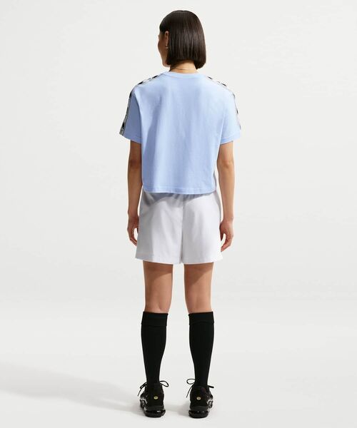 NIKE(ナイキ)の「ナイキ スポーツウェア クラシック ウィメンズ ルーズ クロップド Tシャツ / Nike Sportswear Classic Women's Loose Cropped T-Shirt IR7870-407 Hydrogen Blue(Tシャツ/カットソー・レディース・クリアブルー・L/XS/XL/S/M)」の2枚目の写真