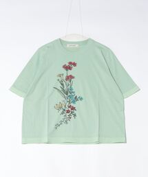 SUPER HAKKA（スーパーハッカ）の「フローリーハグ刺繍Tシャツ（Tシャツ/カットソー）」