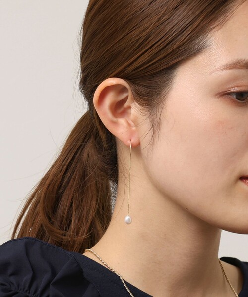 NOLLEY’S(ノーリーズ)の「【grace grace/グラスグラス】ハテナスウィングパールピアス(ピアス(両耳用)・レディース・オフホワイト・FREE)」の3枚目の写真