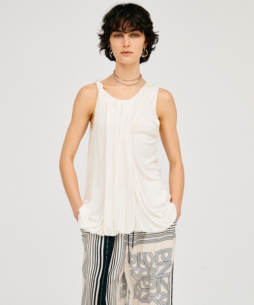 PRANK PROJECT(プランクプロジェクト)の「【2026Summer Pre-Order】ツイストショルダードレープトップ / Twist Shoulder Drape Top(Tシャツ/カットソー・レディース・ホワイト/グレー/ブラック・FREE)」の6枚目の写真