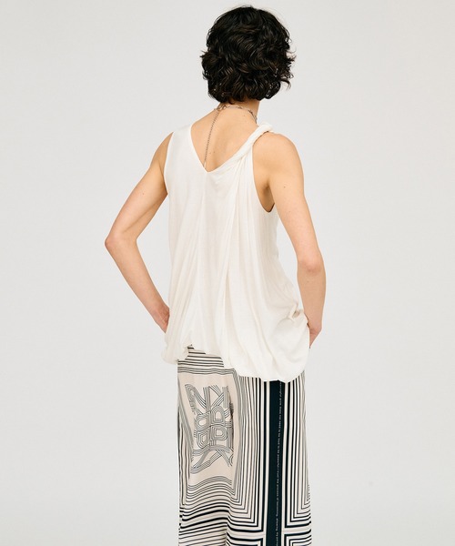 PRANK PROJECT(プランクプロジェクト)の「【2026Summer Pre-Order】ツイストショルダードレープトップ / Twist Shoulder Drape Top(Tシャツ/カットソー・レディース・ホワイト/グレー/ブラック・FREE)」の8枚目の写真