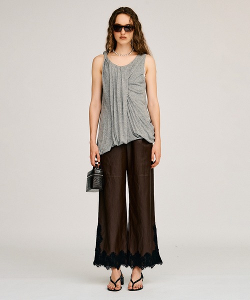 PRANK PROJECT(プランクプロジェクト)の「ツイストショルダードレープトップ / Twist Shoulder Drape Top(Tシャツ/カットソー・レディース・ホワイト/グレー/ブラック・FREE)」の5枚目の写真