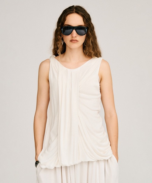 PRANK PROJECT(プランクプロジェクト)の「ツイストショルダードレープトップ / Twist Shoulder Drape Top(Tシャツ/カットソー・レディース・ホワイト/グレー/ブラック・FREE)」の6枚目の写真