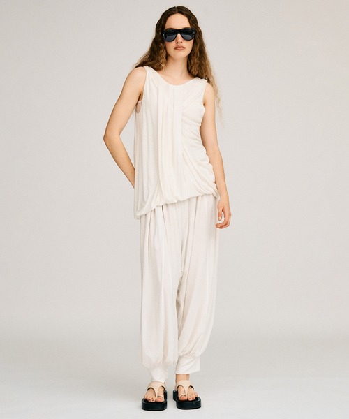 PRANK PROJECT(プランクプロジェクト)の「ツイストショルダードレープトップ / Twist Shoulder Drape Top(Tシャツ/カットソー・レディース・ホワイト/グレー/ブラック・FREE)」の4枚目の写真