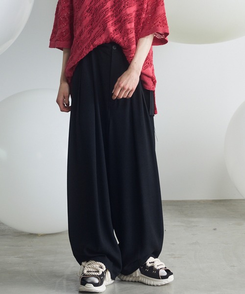 MAISON SPECIAL(メゾンスペシャル)の「《UNISEX》Dryamundsen Prime-Wide Three-tuck Balloon Pants/ドライアムンゼンプライムワイド3タックバルーンパンツ【MAISON SPECIAL/メゾンスペシャル】■セットアップ対応■(その他パンツ・メンズ・チャコールグレー/ブラック/アイボリー・2/1/0)」の3枚目の写真