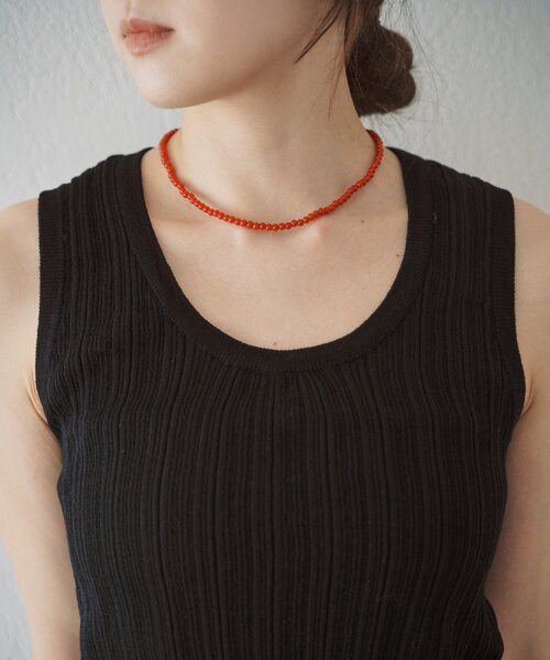 SHENERY(シーナリー)の「ガラス/オニキスビーズネックレス4mm(ネックレス・レディース・レッド・FREE)」の3枚目の写真