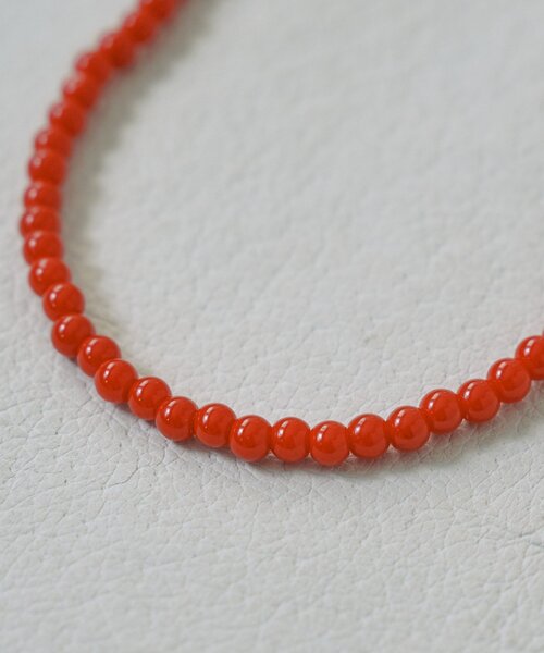 SHENERY(シーナリー)の「ガラス/オニキスビーズネックレス4mm(ネックレス・レディース・レッド・FREE)」の6枚目の写真