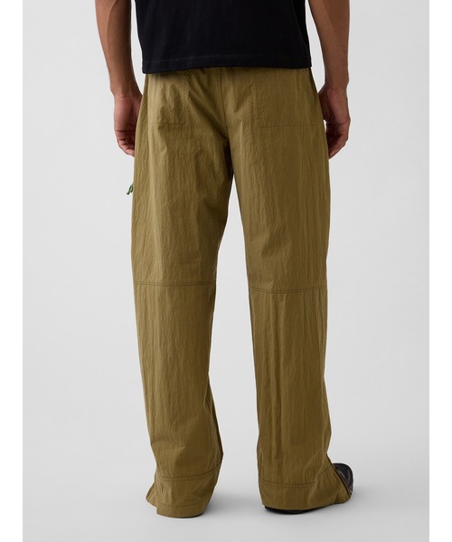 GAP(ギャップ)の「Gap × Sean Wotherspoon リラックスフィット テックパンツ(その他パンツ・メンズ・グリーン/ブラック・M/L/S/XS/XL)」の5枚目の写真