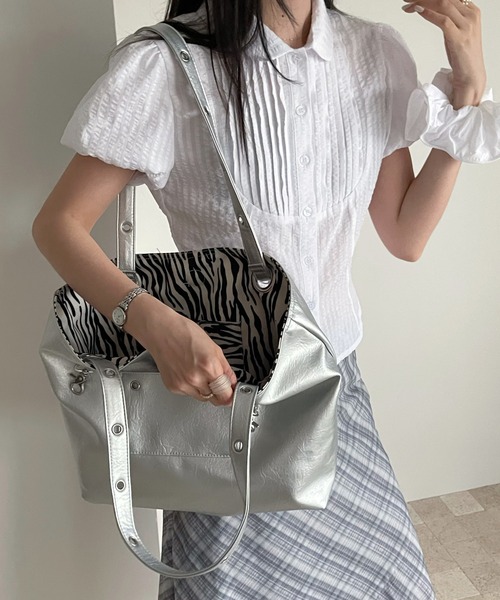 FINEnough(ファインナフ)の「リバーシブルハトメ使いトートバッグ(ショルダーバッグ・レディース・ホワイト/シルバー/ブラック/ブラウン・FREE)」の15枚目の写真