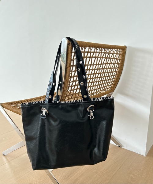 FINEnough(ファインナフ)の「リバーシブルハトメ使いトートバッグ(ショルダーバッグ・レディース・ホワイト/シルバー/ブラック/ブラウン・FREE)」の14枚目の写真