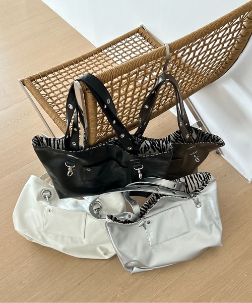 FINEnough(ファインナフ)の「リバーシブルハトメ使いトートバッグ(ショルダーバッグ・レディース・ホワイト/シルバー/ブラック/ブラウン・FREE)」の9枚目の写真