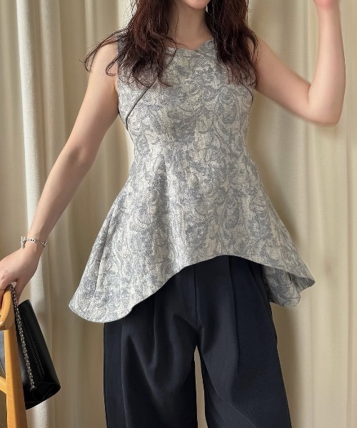 WILLFULLY(ウィルフリー)の「architectural jacquard piping sleeveless tops(Tシャツ/カットソー・レディース・ブルー系その他/ブラック/ナチュラル・FREE)」の3枚目の写真