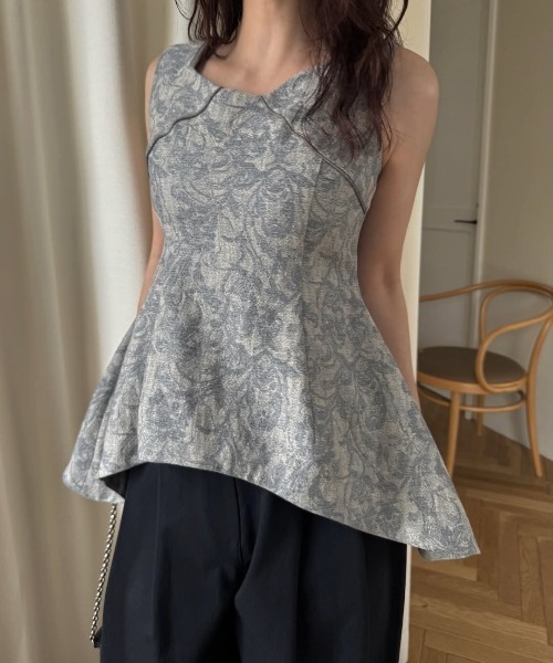 WILLFULLY(ウィルフリー)の「architectural jacquard piping sleeveless tops(Tシャツ/カットソー・レディース・ブルー系その他/ブラック/ナチュラル・FREE)」の4枚目の写真