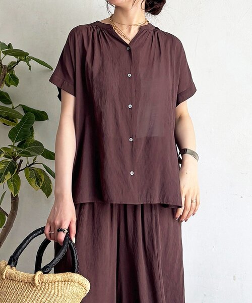 un dix cors(アンディコール)の「バック切替麻調シアーブラウス(シャツ/ブラウス・レディース・ブラック/アイボリー/ブルー/ブラウン・FREE)」の3枚目の写真